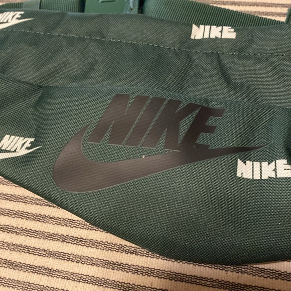 Nike Belt Bag - Picture 2 of 3